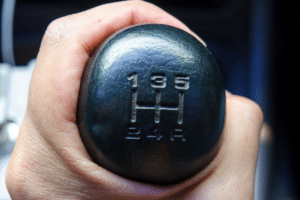 carro-na-banguela-economiza-combustivel