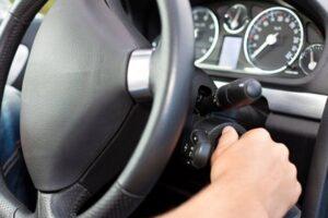 Conduzir o carro sem esquentar o motor antes pode dar problema?