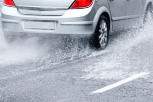 Chuva: aquaplanagem pode causar acidentes na estrada