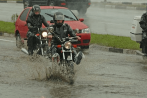 aquaplanagem-pode-causar-acidentes
