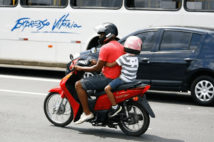 5 dicas de como transportar criança na garupa das motos