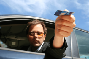É possível pagar o pedágio com cartão de crédito ou débito? Descubra