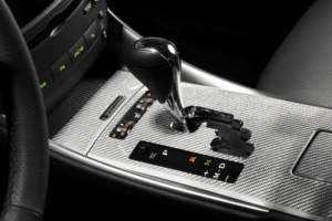 Quais são os maiores erros ao dirigir carros com câmbio automático?