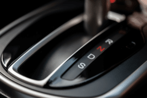 engatar-re-com-carro-em-movimento