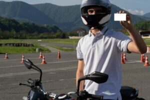 Primeira CNH: qual o prazo para o motorista tirar a carteira depois do início do processo?