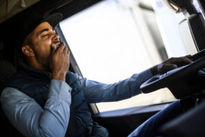 Dicas Essenciais para Evitar o Sono no Volante e Dirigir com Segurança