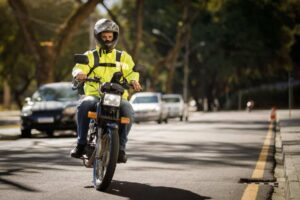 9 Dicas Essenciais de Segurança para Motociclistas nas Grandes Cidades