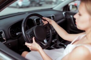 Desligar o Motor no Sinal Compensa? Verdade ou Economia Ilusória?