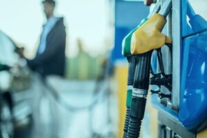 Álcool ou gasolina? Veja qual compensa mais em 2025