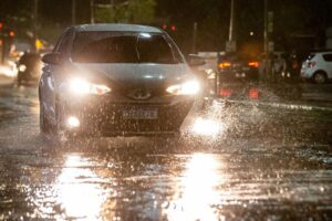 Como Dirigir Na Chuva Com Mais Segurança: Guia Completo Para Evitar Acidentes