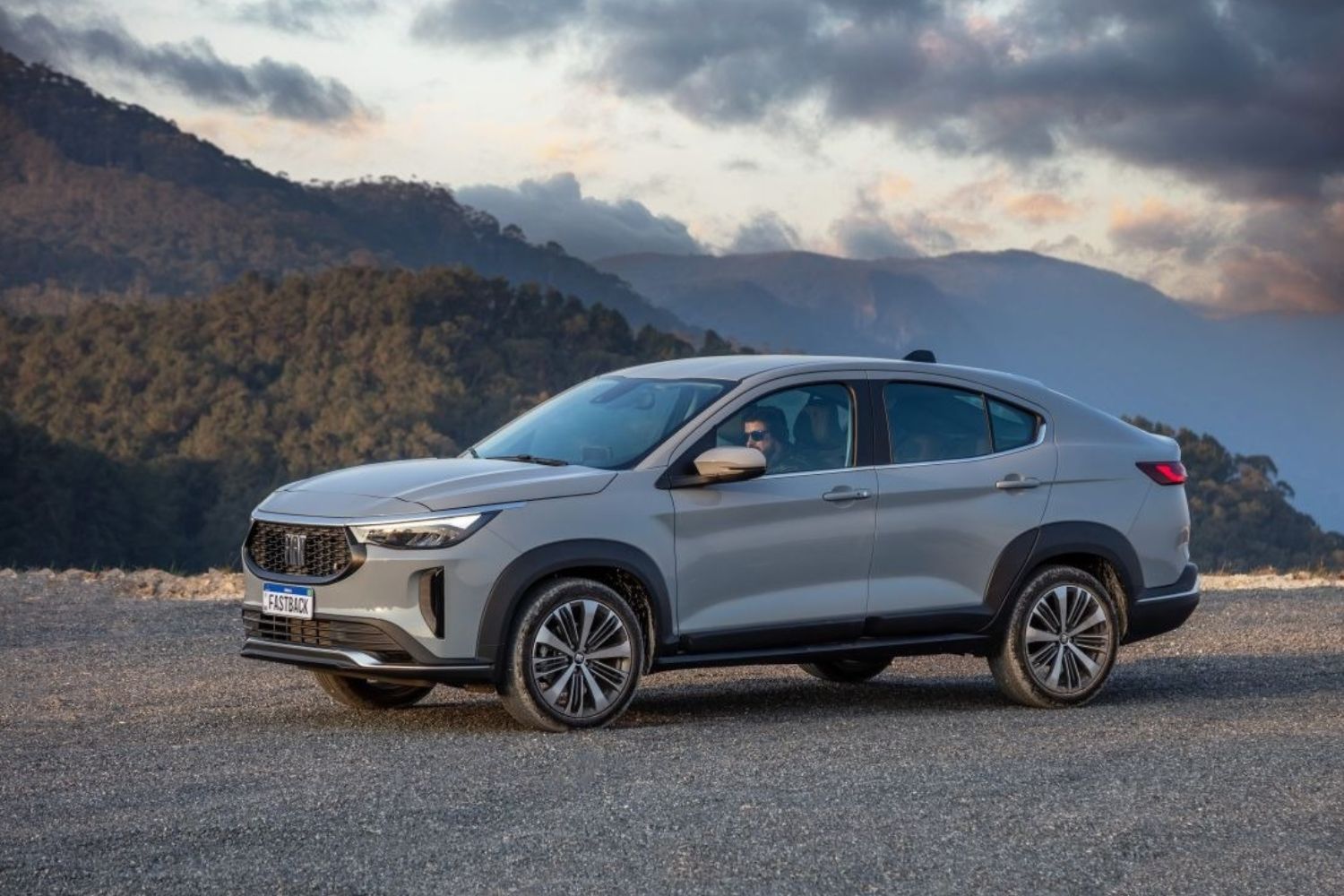 Por Que Carros São Chamados De “SUV”, “Sedã” E “Hatch”? Entenda As Diferenças